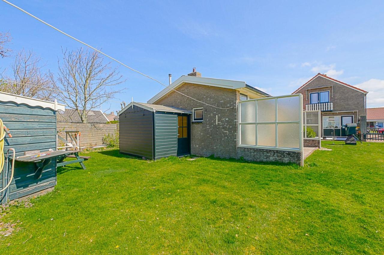 Holiday home Eenvoudig Zomerhuisje Back To The 70's - Aan Zee Callantsoog