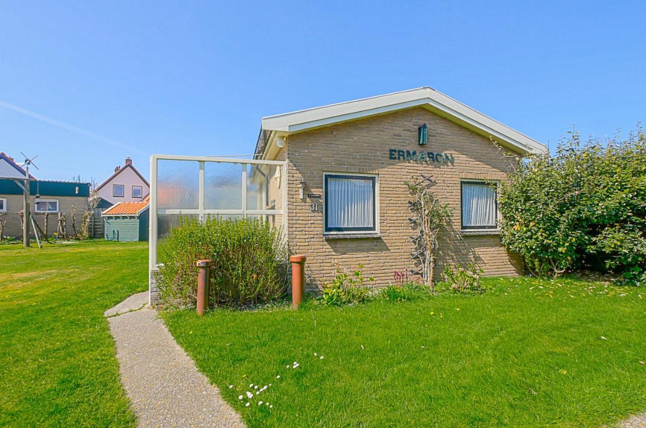 Holiday home Eenvoudig Zomerhuisje Back To The 70's - Aan Zee